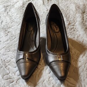 Life Stride Metallic Silver Heels